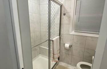 Modern Home near Lake w HotTub, Game Room, Fireplace - Foto 25