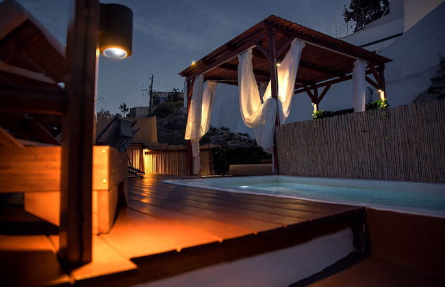 Santorini Luxury Suite w Rooftop Hottub Seaview - Foto 11