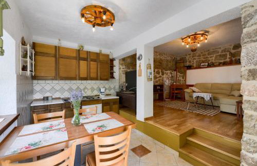 Traditional Stone House Adrian - Photo 51