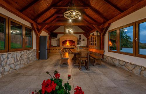 Luxury Family Lodge - Pool, Spa & Tennis Paradise - Photo 27