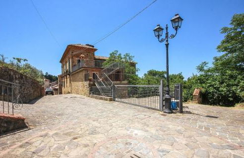 Nice Apartment In Serramezzana With Wifi - Photo 1