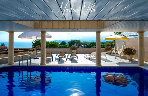 Martin 's Villa. House on the beach with pool - Foto 1
