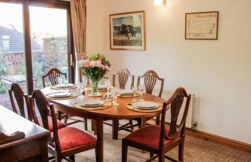 Court Farm - Photo 14