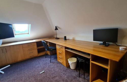 Luxury London House Sleeps x 16, Free Parking, Free Wifi, Garden Patio, Close to tube line easy access to Central London - Foto 11