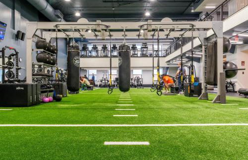 Luxury Downtown Apt with Parking, Gym, and Lap Pool - Foto 21