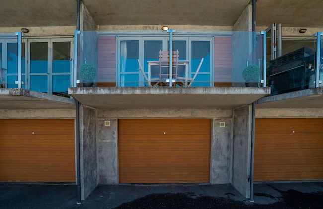 LAKESIDE LIVING - MODERN 2-BEDROOM APARTMENT - Foto 15