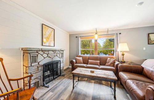 Yorita Manor - Lake Front Getaway! Dogs, Fire Pit & Deck - Photo 29