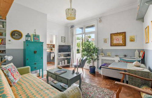 Charming London with balcony - Photo 1