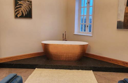 Recently refurbished former art studio - Foto 9