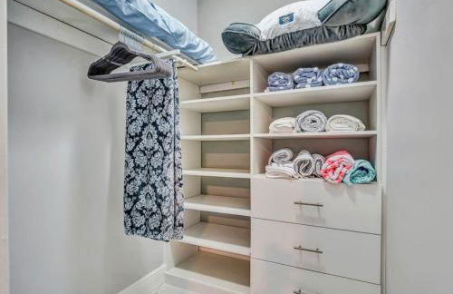 Three Bedroom Pool Home with Modern Interior Design - Foto 22