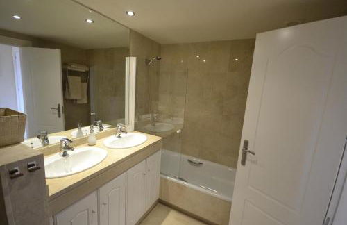 Stunning unobstructed 180 degree sea view apartment with 100 square meters terrace - Costa del Sol - Estepona- Long Term - Photo 8