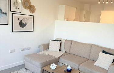 Modern 1-Bed Flat, Sleeps 4 - Photo 14