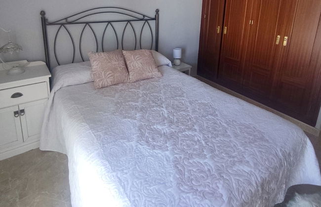 Playamar in Cadiz With 3 Bedrooms and 1 Bathrooms - Foto 3