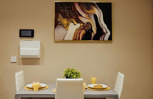 Modern Flat l Molineux 5 Min l Smart TV l WiFi l Free Parking - Foto 15