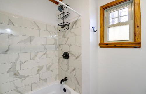 Modern-Rustic Love Cabin in Cosby Deck and Grill - Foto 15