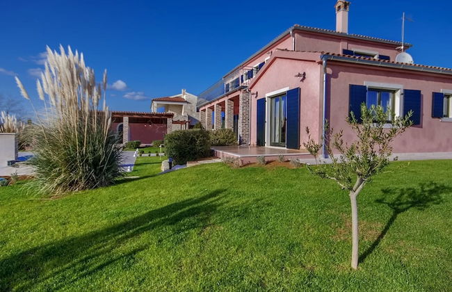 Gorgeous Villa With Private Swimming Pool and Covered Terrace - Foto 23