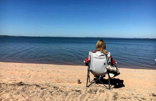 Peaceful Lakefront Cabin with Loft, Beach Access & Sunset Views in Buchanan Dam, Texas - Foto 44