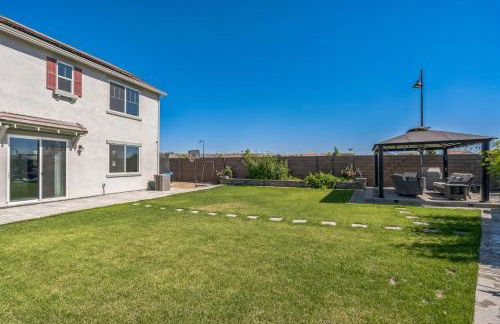 Spacious 3BR Home with Charming Backyard home - Foto 7