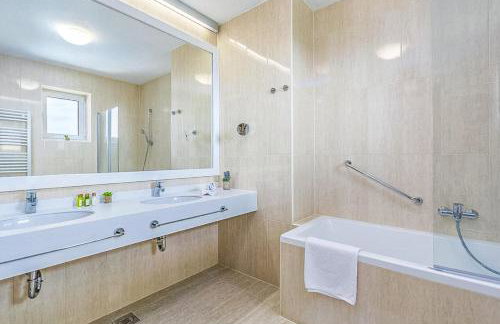 Villa Sterpazzi near Poreč with heated private pool, sea view, jacuzzi and sauna - Foto 50