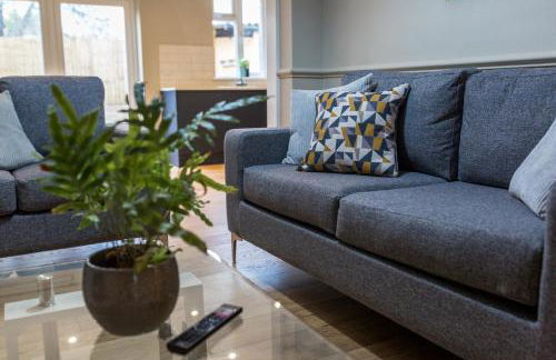 Comfortable 5-Bedroom House in Cheltenham - Foto 8