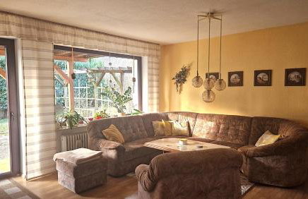 Großzügige Wohnung mit Terrasse und Gartenzugang - das komplette Erdgeschoß - Foto 5