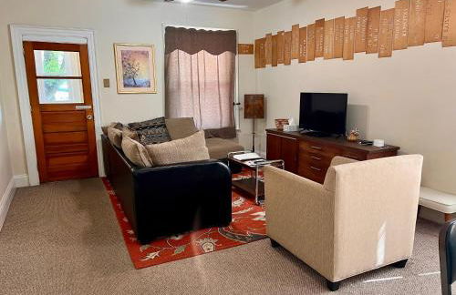 Falls Retreat - Walk to the Falls, the Casino and all Downtown Restaurants - Across from the Aquarium - Photo 3