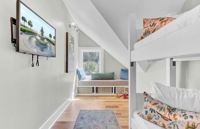 Southern Oasis by Avantstay 0.5mi Walk to the Beach, Pool, Patio, Large Yard - Photo 45