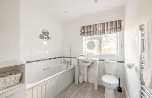 Large 6BR Home Sleeps 12 Free Parking & WiFi - Foto 43