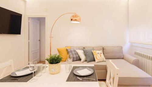 Apto Reformado con encanto by URBANHOSTS - Foto 2