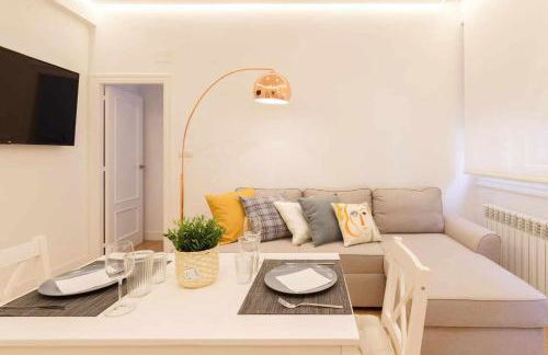 Apto Reformado con encanto by URBANHOSTS - Foto 2