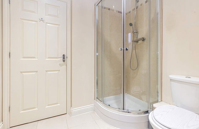 Host Stay Westbrook Court Apartment - Photo 17