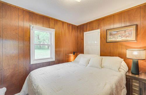 Secluded Lakefront Gem on 300 Acres in Webster - Foto 12