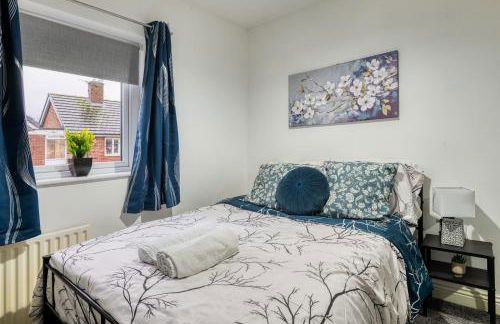 Vibrant 3BR Getaway Sleeps 6 Exclusive Offer - Photo 2