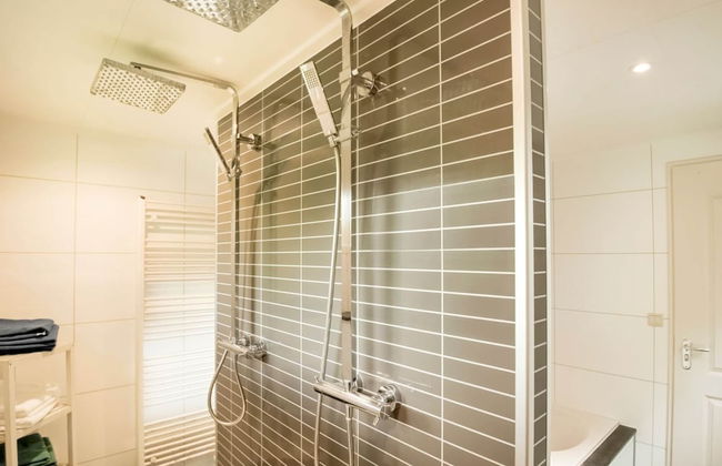 Lovely Holiday Home in Kaatsheuvel With Bubble Bath - Photo 48