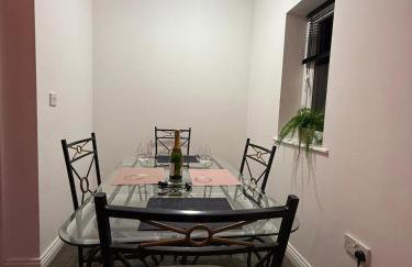 Home away Tamworth Staffordshire 4 Bedroom 3 Bathroom - Semi Detached House - Foto 34