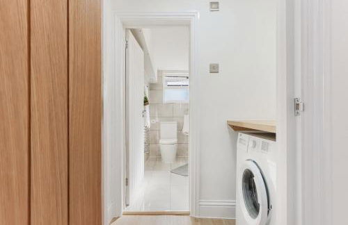 LUX 1 Bed Flat next to Station in Tooting - Photo 17