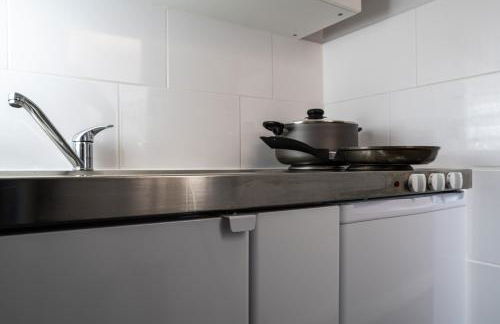 Modern and Stylish 1-Bedroom Guesthouse near M6 J10 Perfect for Business Stays & Couples Free Parking & Wi-Fi - Foto 10