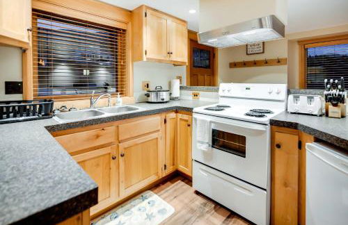 Ketchikan Apt - Walk to Refuge Cove Beach! - Foto 10