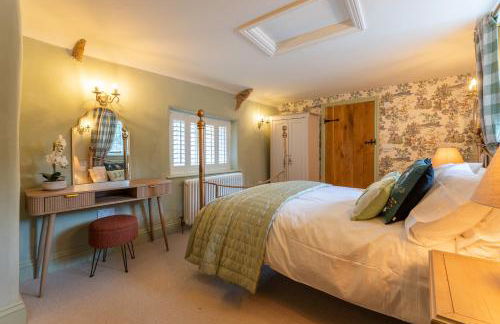 St James Cottage - Luxurious Dorset Escape in Idyllic Milton Abbas - Photo 13