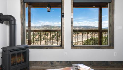 Overlook Cabin. Romantic Views Fire Pit/Hot Tub & Zion Adventure - Foto 2