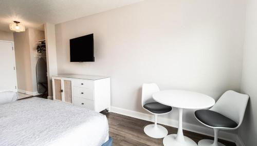 Beach Vibes with Great Amenities on the 2nd Floor - Foto 3