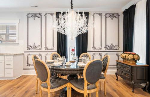 4BR Themed Stay Suite Near NC State Downtown Sleeps 10 - Foto 2