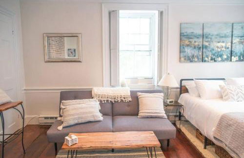 1742 Marblehead Studio|Minutes to Salem|Parking - Foto 1