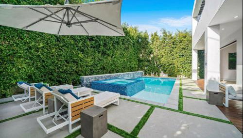 Luxurious Retreat - Modern House with Pool - Foto 3