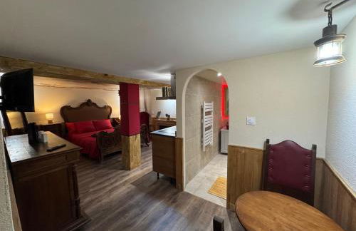 L'Alcôve Secrète Suite médiévale avec Spa - Foto 7