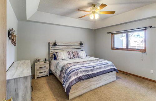 Deck with Lake Mac View! Spacious Family Retreat - Foto 10