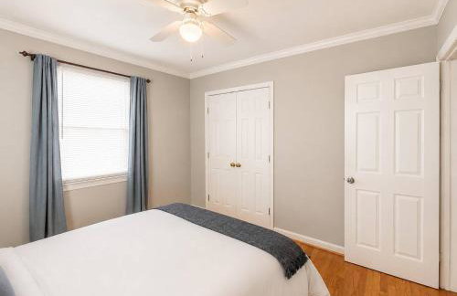 Enchanting historic townhouse by CozySuites - Foto 9