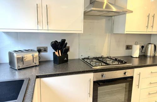 Serene 3-Bedroom Family Rochdale Home with Garden - Foto 27