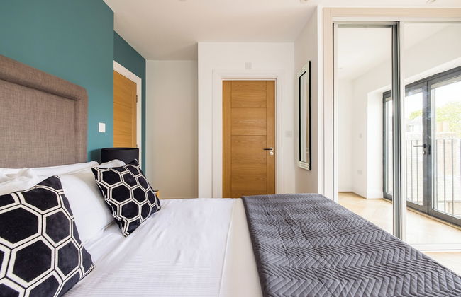 Staines Riverside by Charles Hope - Photo 2