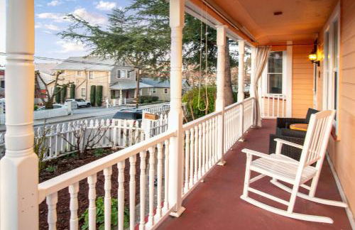 The Golden Parlor- Historic Victorian, Hot Tub - Foto 49